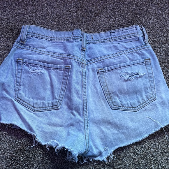 Flying Monkey shorts with rose embroidery - Picture 3 of 3